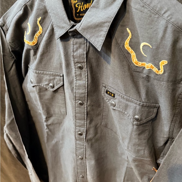Howler Brothers - “Waxing Culebra”Charcoal Embroidered Shirt - Medium - NWT - Picture 4 of 7